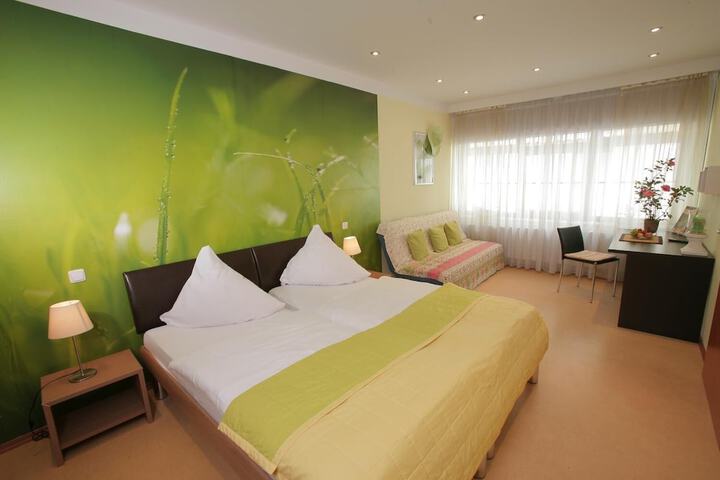 Room 9 of 37