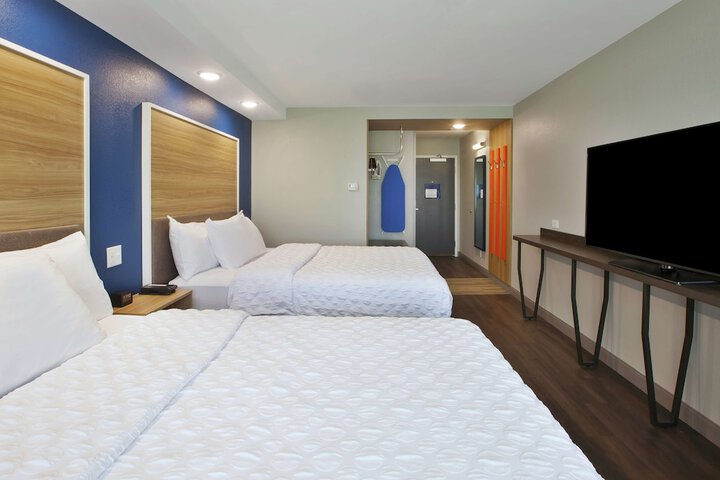 2 Queen Beds (5 of 10)