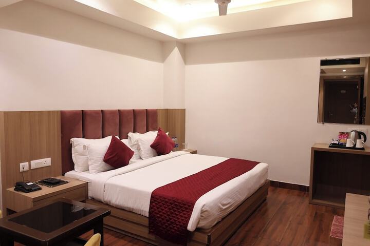 Room 10 of 11