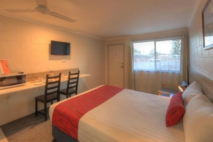 Room 4 of 18