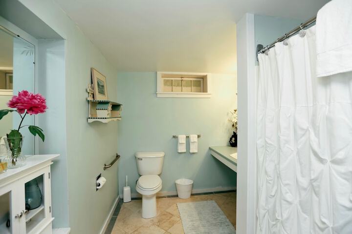 Room 141 of 288
