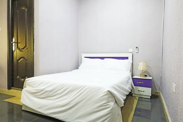 Room 7 of 32