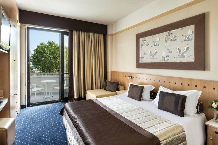 Room 30 of 85