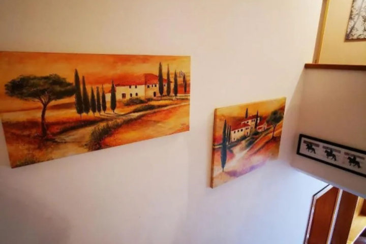 Room 10 of 12