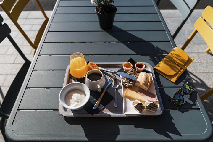 Breakfast/Coffee Service 22 of 33