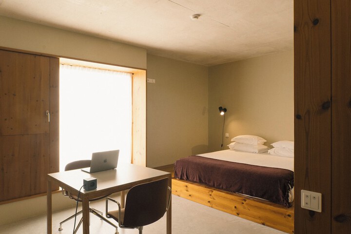 Room 10 of 82