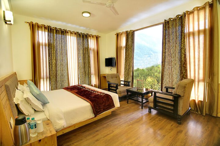 Room 4 of 12