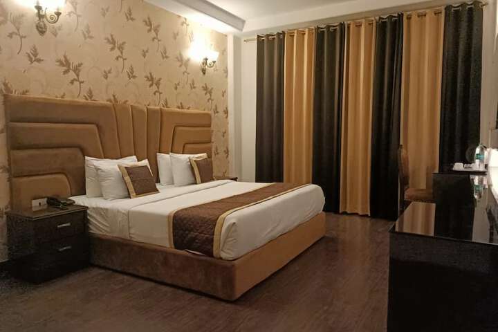 Room 3 of 21