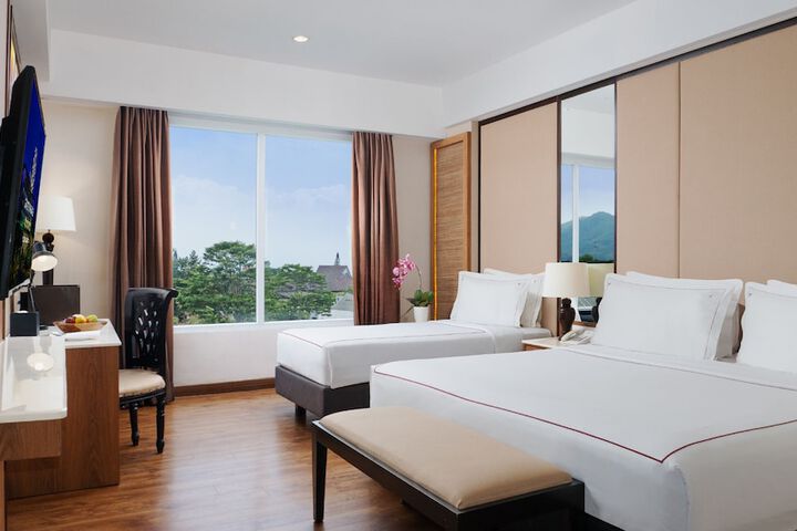 Room 52 of 235