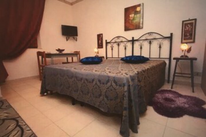 Room 13 of 19