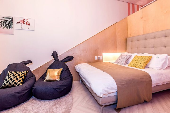 Room 9 of 84