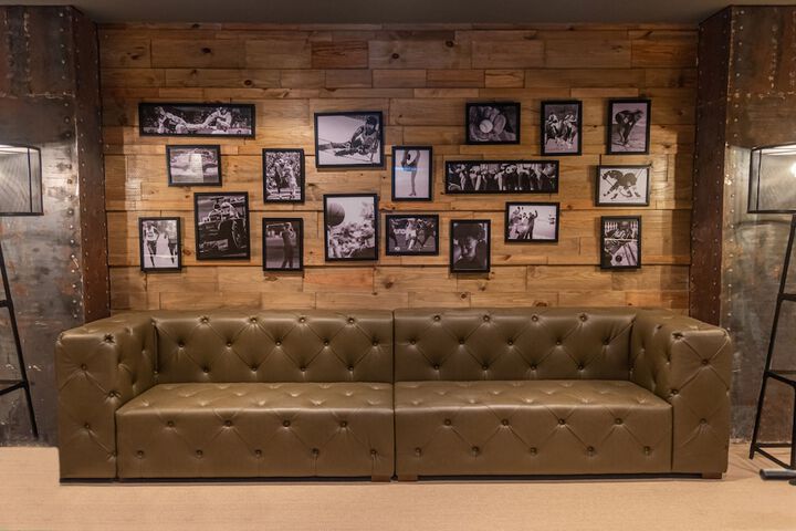 Lounge 241 of 322