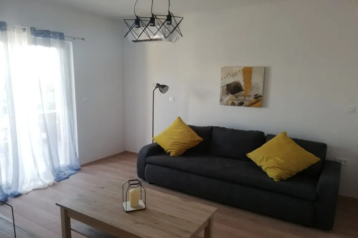 Room 10 of 16