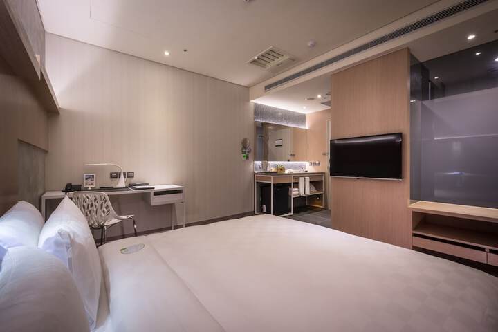 Room 15 of 36