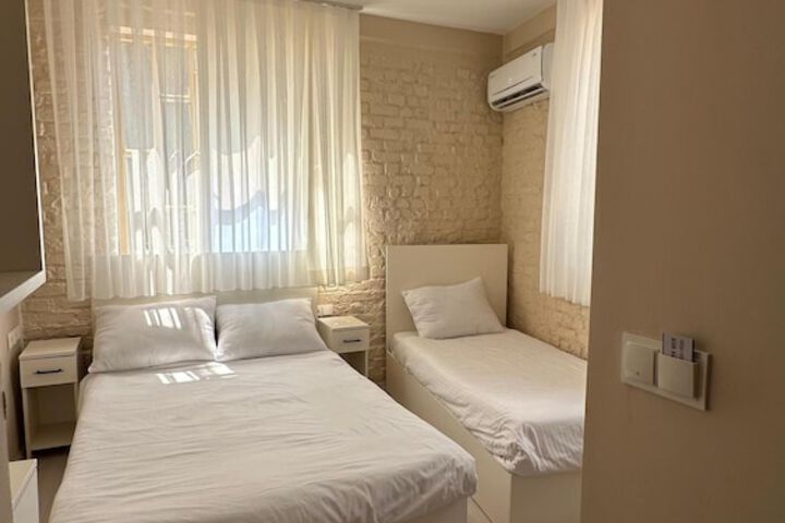 Room 4 of 27