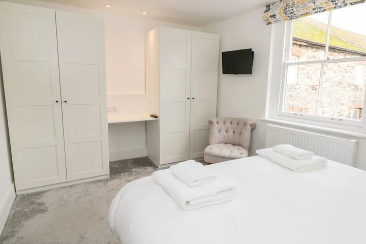 Room 4 of 14