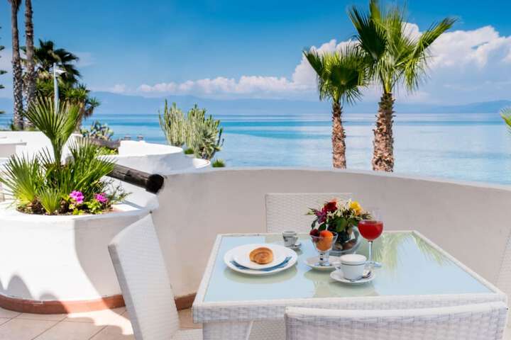 Breakfast/Coffee Service 27 of 77