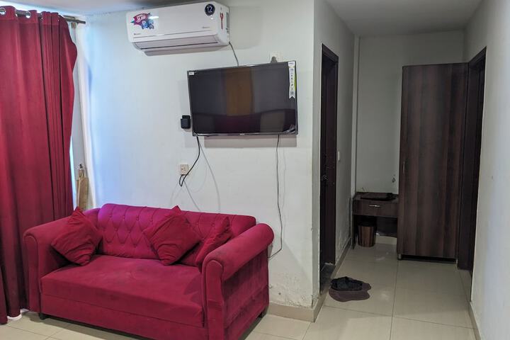 Room 5 of 10