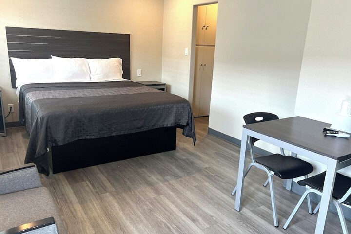 Room 14 of 42