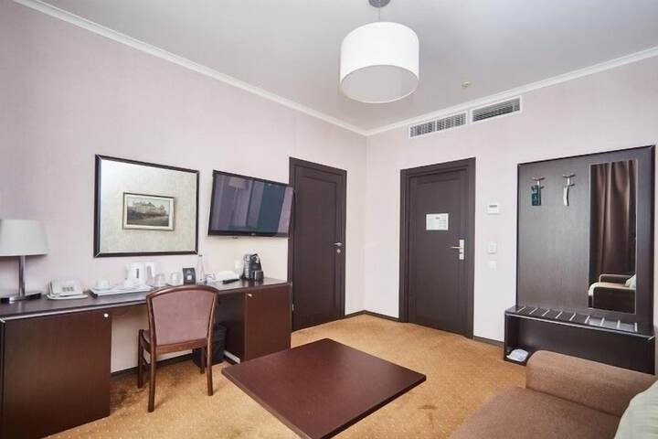 Room 30 of 82