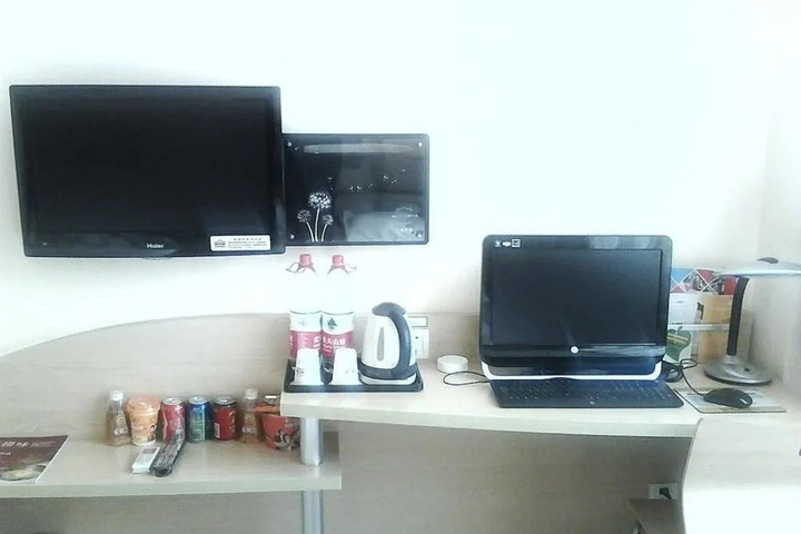 Room 4 of 12
