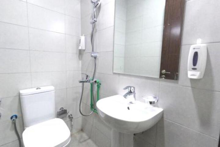 Room 7 of 28