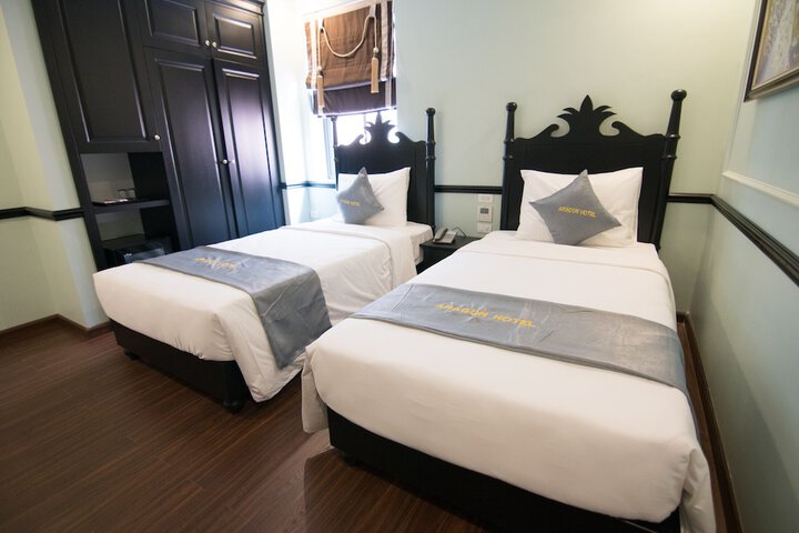 Room 3 of 21