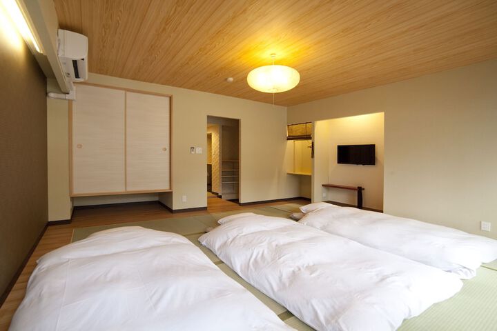 Room 6 of 27