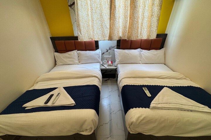 Room 6 of 12