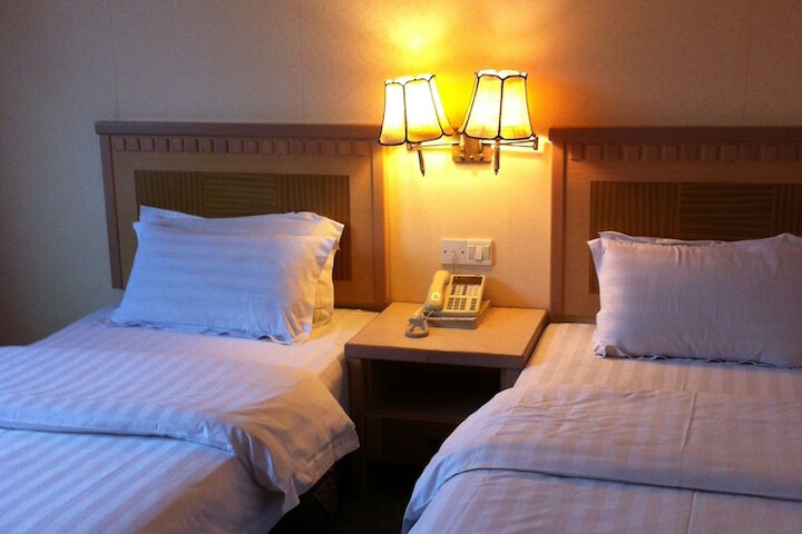 Room 7 of 32