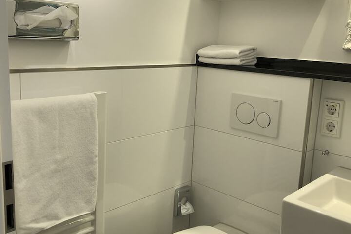 Room 62 of 99