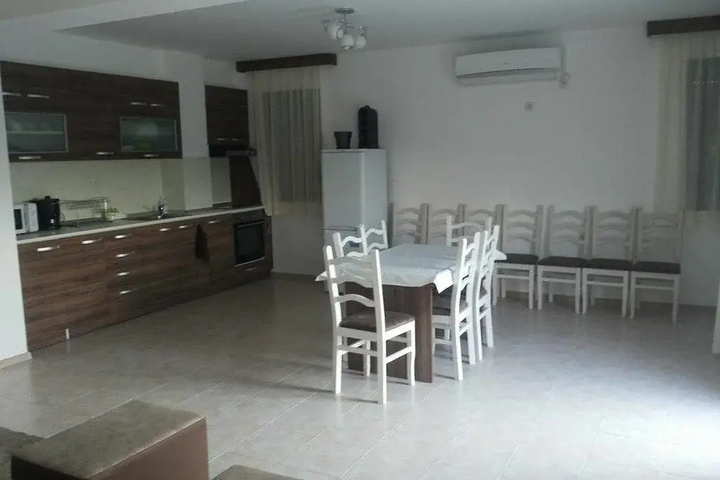Room 5 of 14