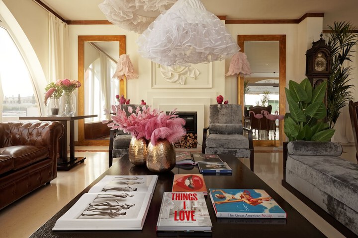 Guest Lobby