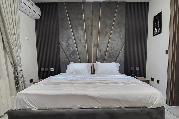 Room 16 of 44
