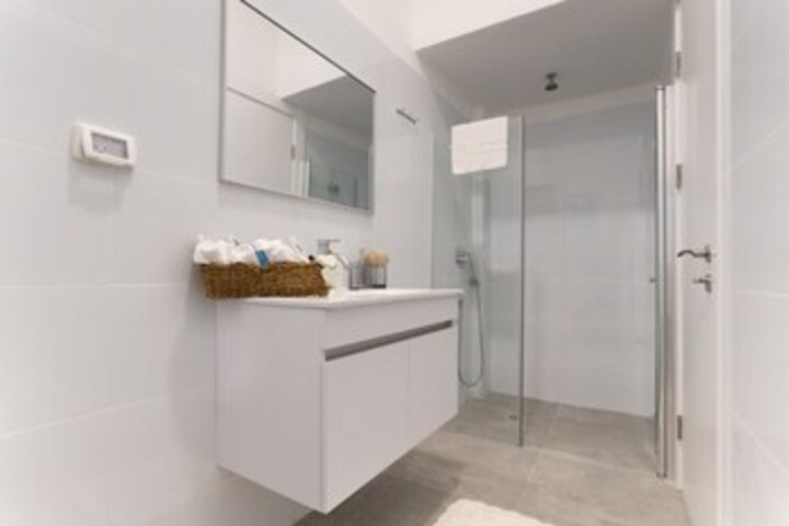 Room 10 of 72