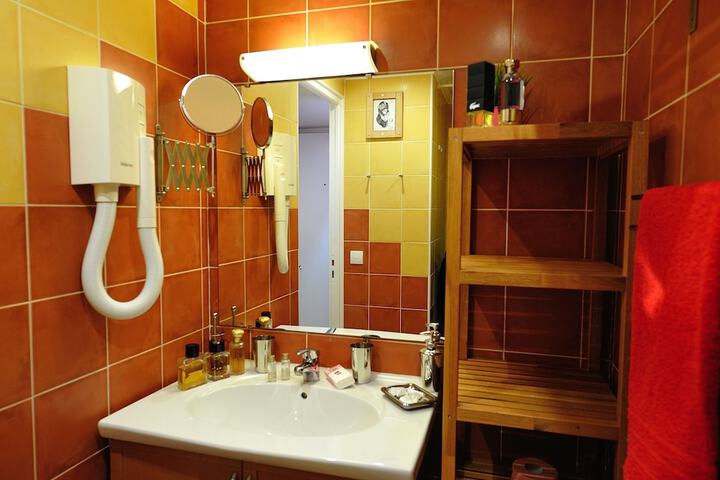 Room 547 of 648