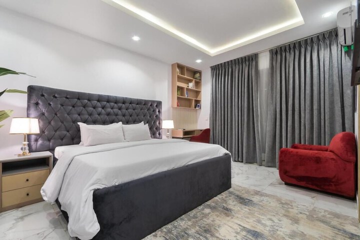 Room 8 of 32