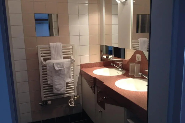 Room 7 of 20