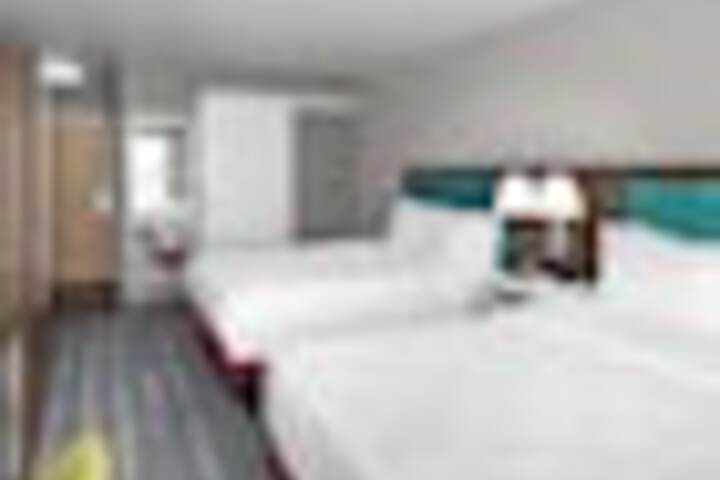 Room 32 of 153