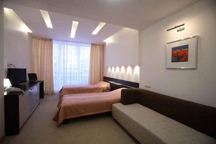 Room 15 of 37