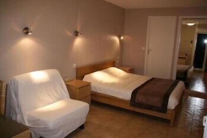 Room 17 of 40