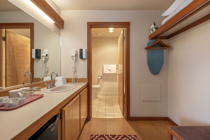 1 King Bed Balcony (3 of 37)