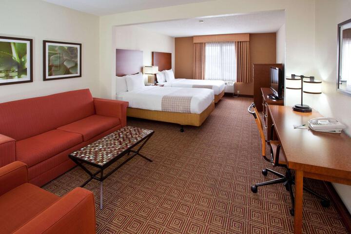 Double Accessible King Size Bed (8 of 11)