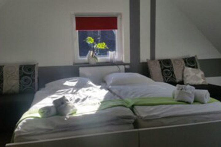 Room 9 of 11
