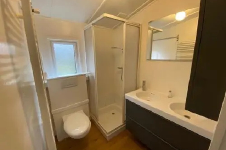 Room 6 of 15