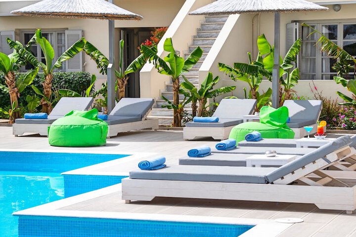 Hotel Pool