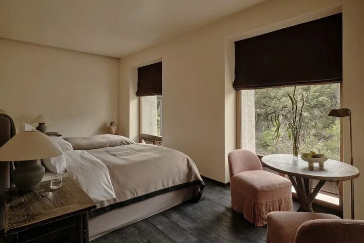 Room 4 of 16