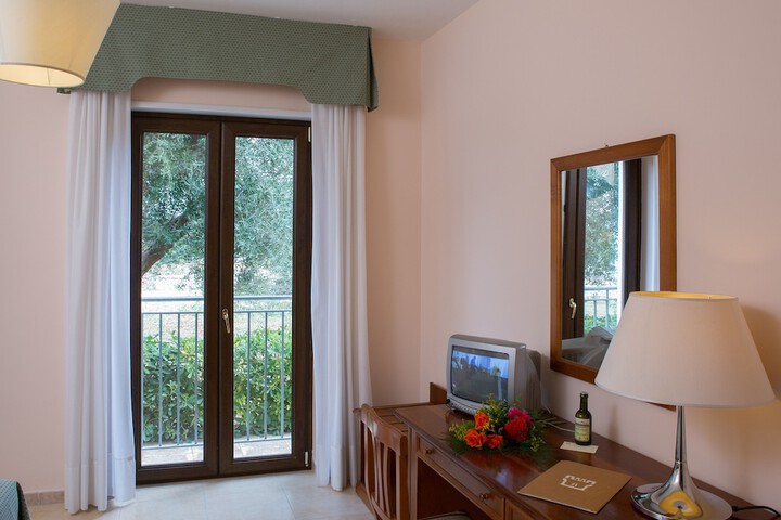 Room 9 of 35