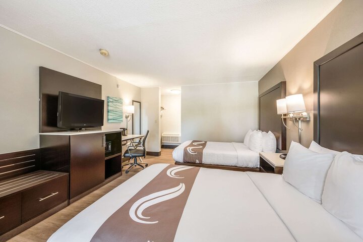 2 Double Beds (8 of 9)