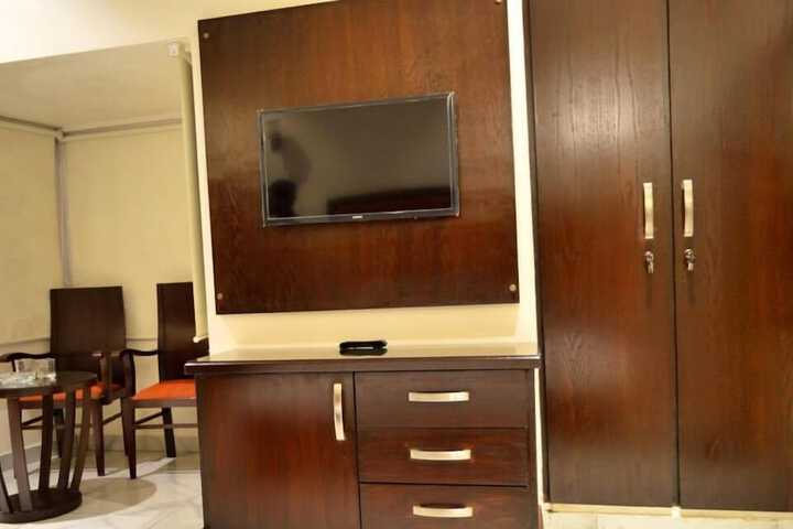 Room 10 of 26